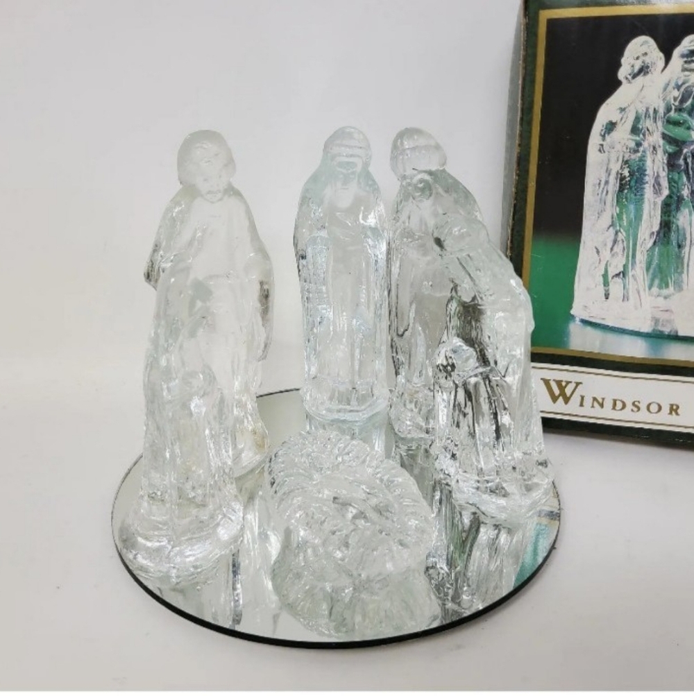 Windsor Collection Crystal Glass 6 pc. Nativity Set Mirror Included. 3-4"